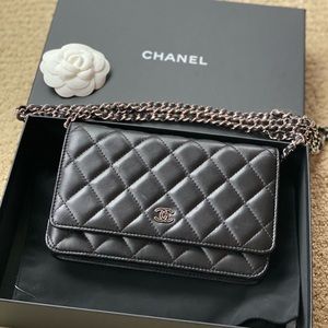*Pre-Loved* Classic Black Chanel Wallet on Chain
